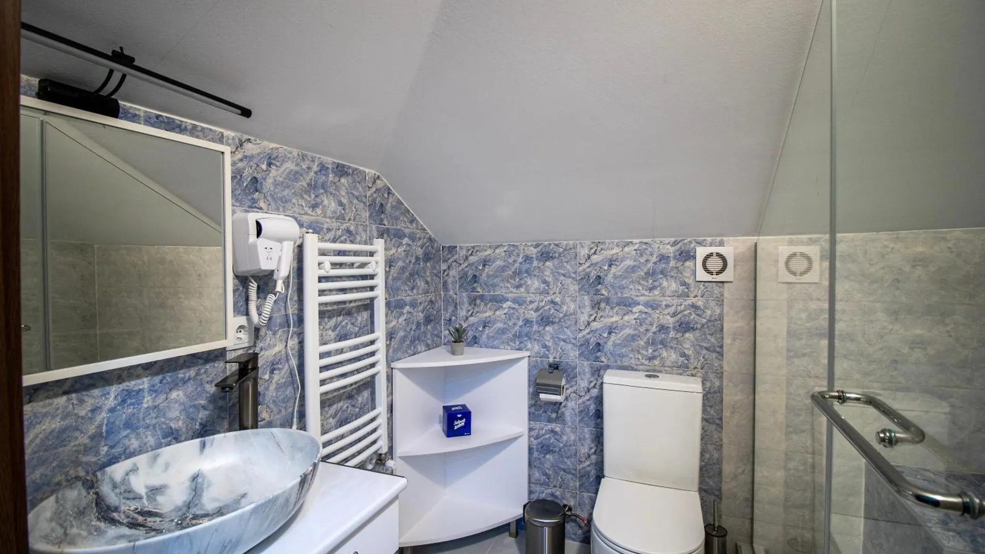 Green Garden Guesthouse Τυφλίδα Πανσιόν